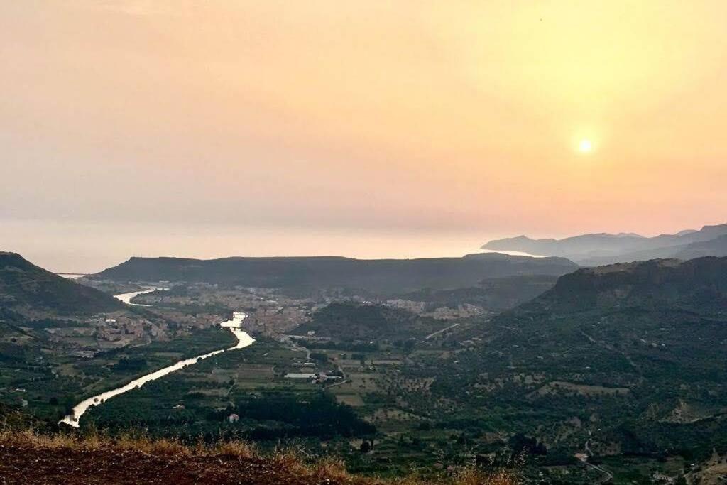 Spazioso e luminoso appartamento a Bosa Sardegna! Esterno foto